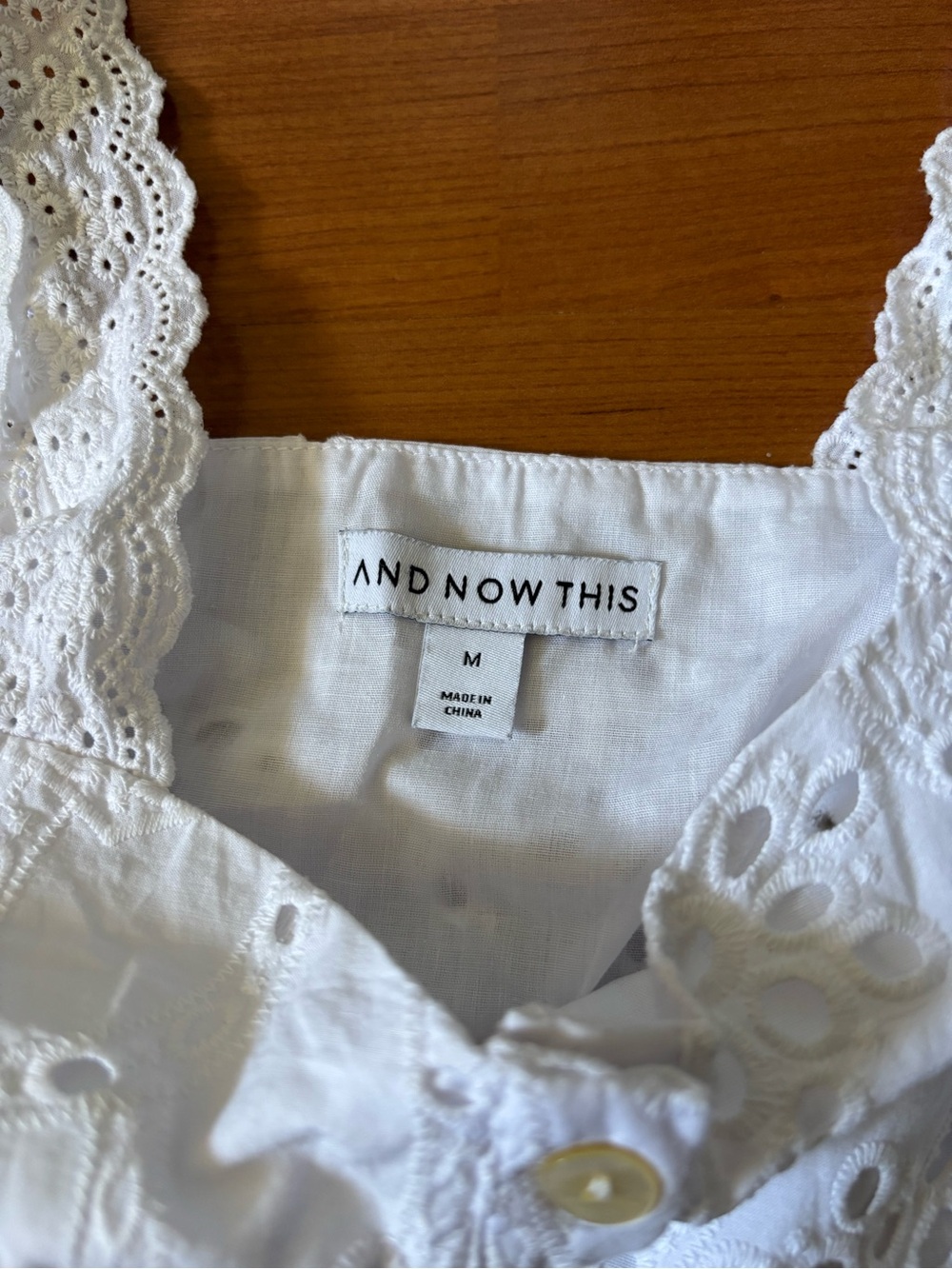 Women’s and now this White eyelet lace crop top size medium - Picture 3 of 5